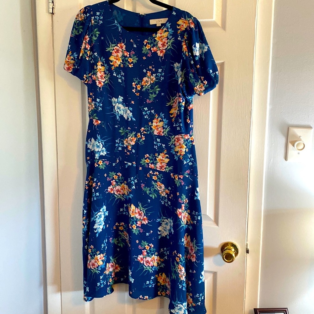 LOFT print/lined dress - shell 100% poly Liner 100% poly